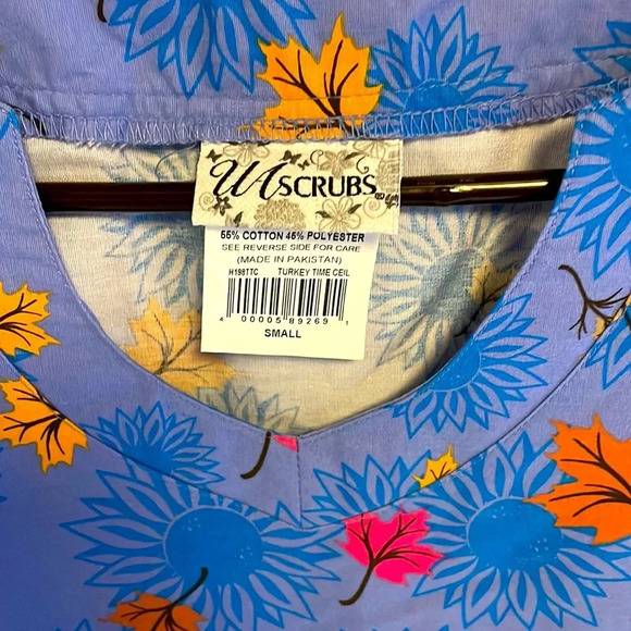 UA Scrubs Size M - Picture 2 of 4